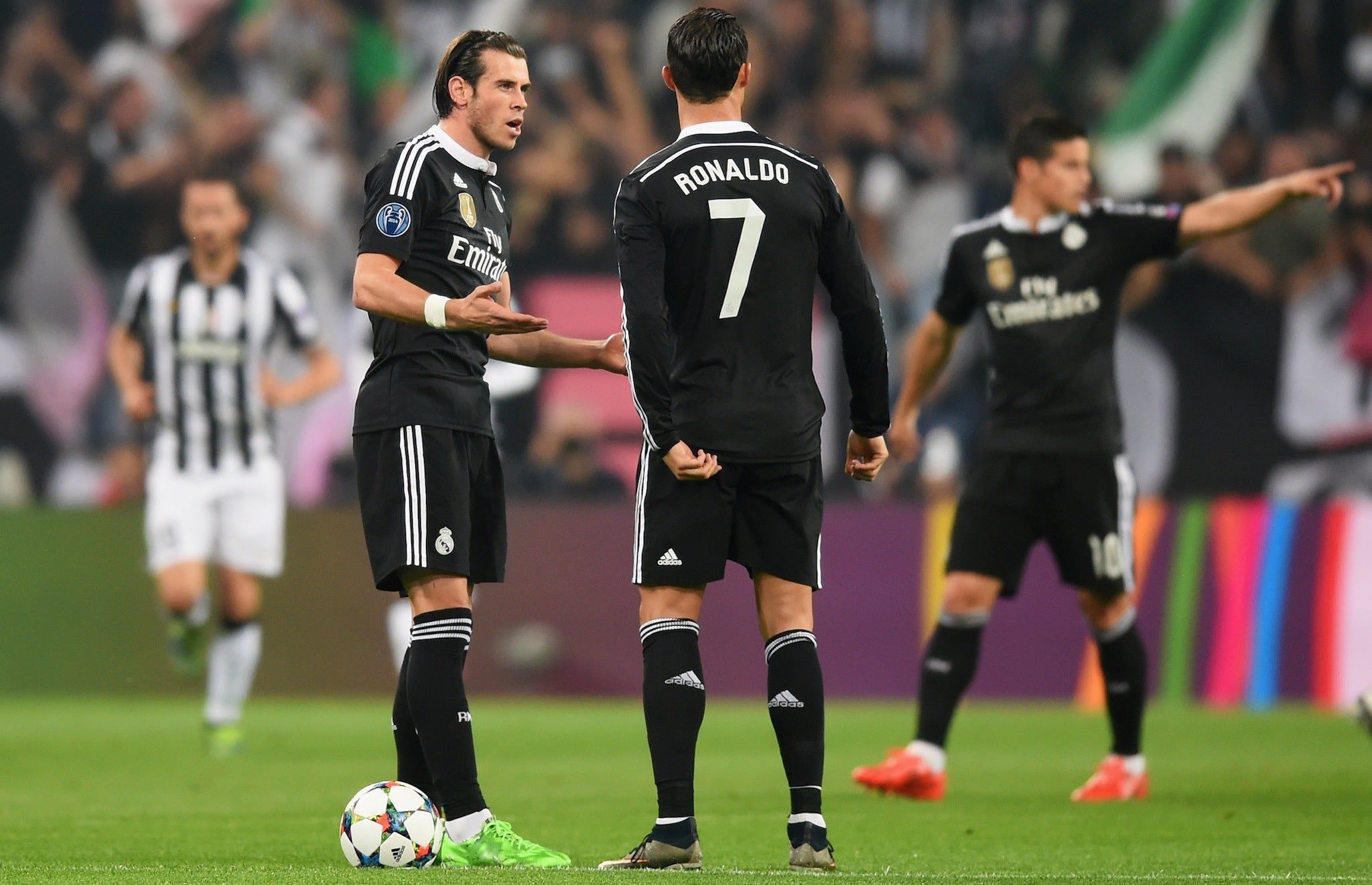 Images - Gareth Bale Y Cristiano Ronaldo (#96065) - HD Wallpaper \u0026  Backgrounds Download, image size:2048x1321
