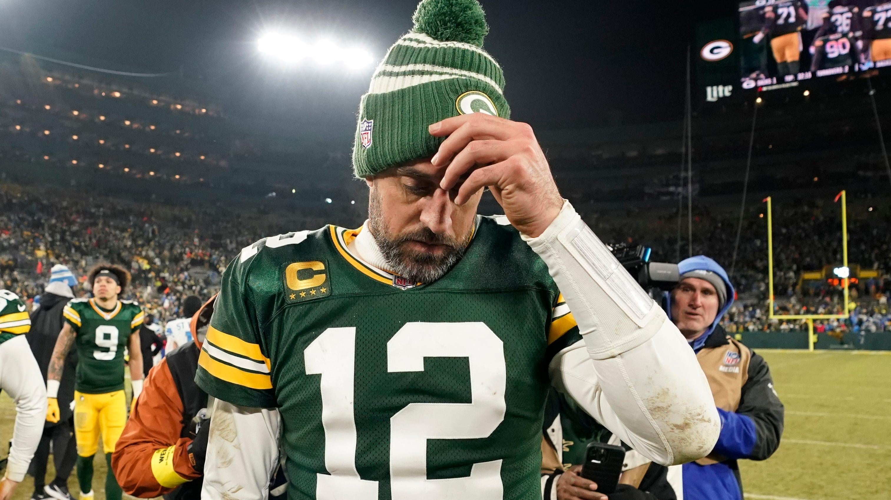 Deadspin | Aaron Rodgers turned into Brett Favre just in time