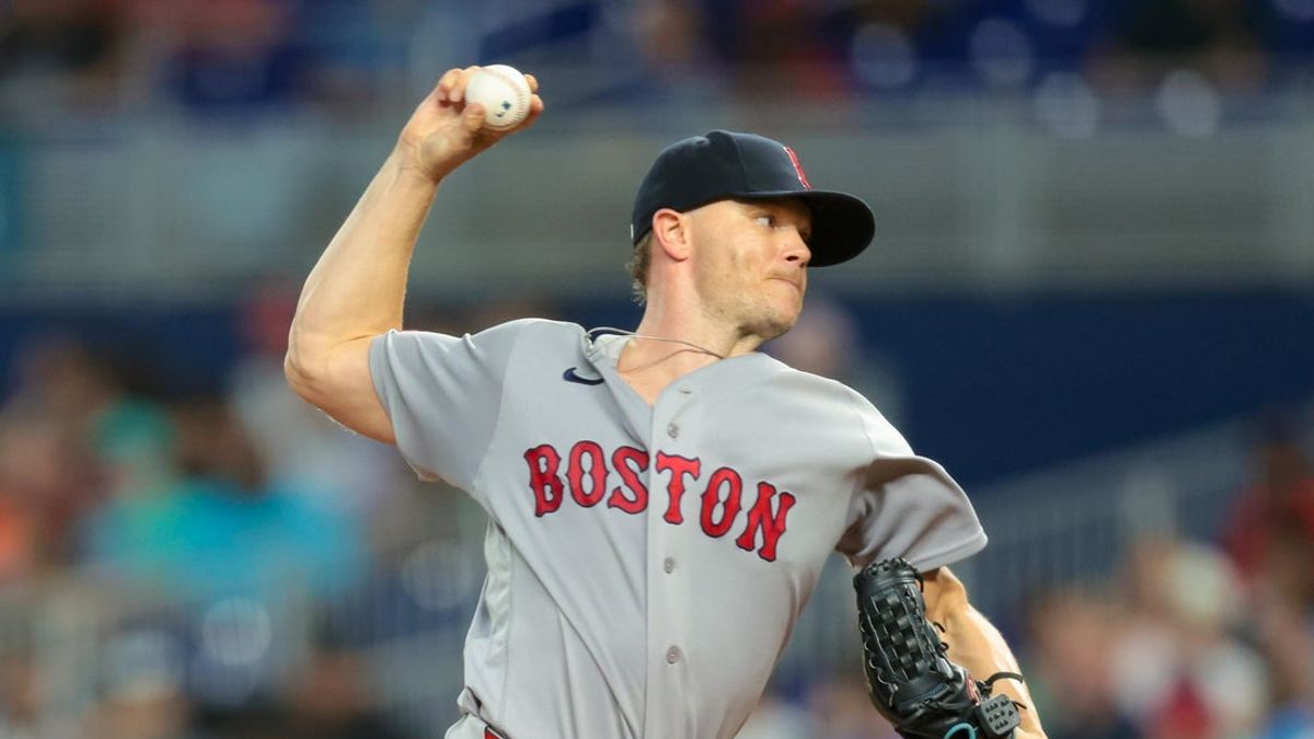 RHP Sonny Gray declines option, joins list of 11 new free agents
