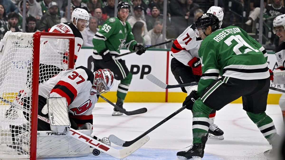 NHL roundup: Connor Hellebuyck shuts down Stars to win Devils debut