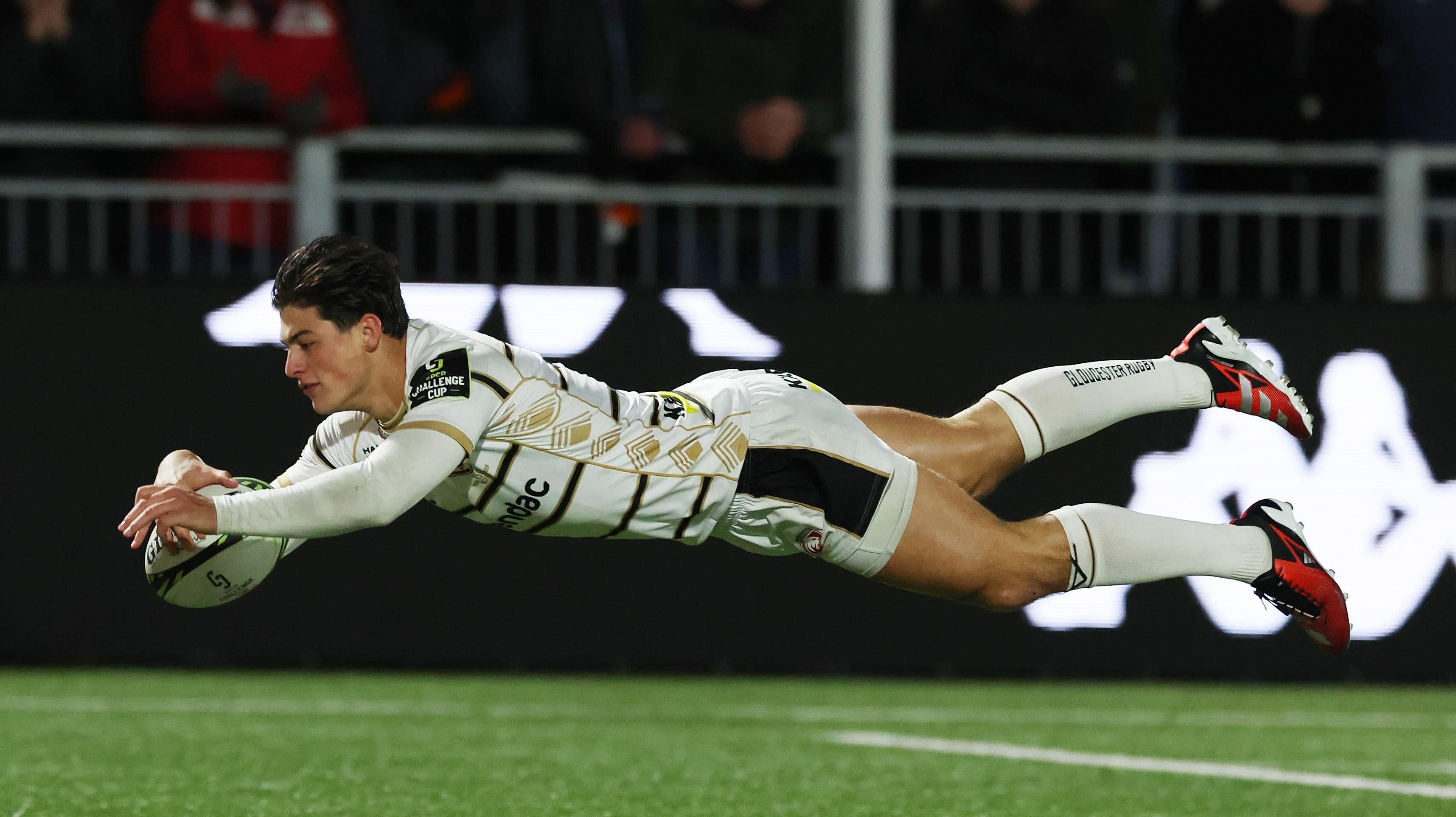 Deadspin | Rugby star plans on moving to NFL