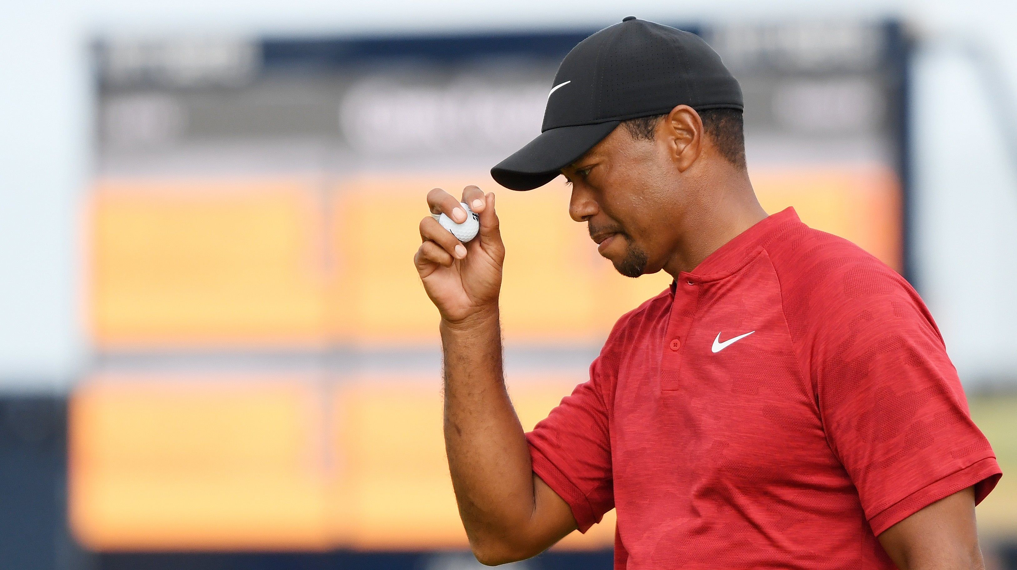 Deadspin This Is How It Feels To Get Whacked By A Tiger Woods Golf Ball