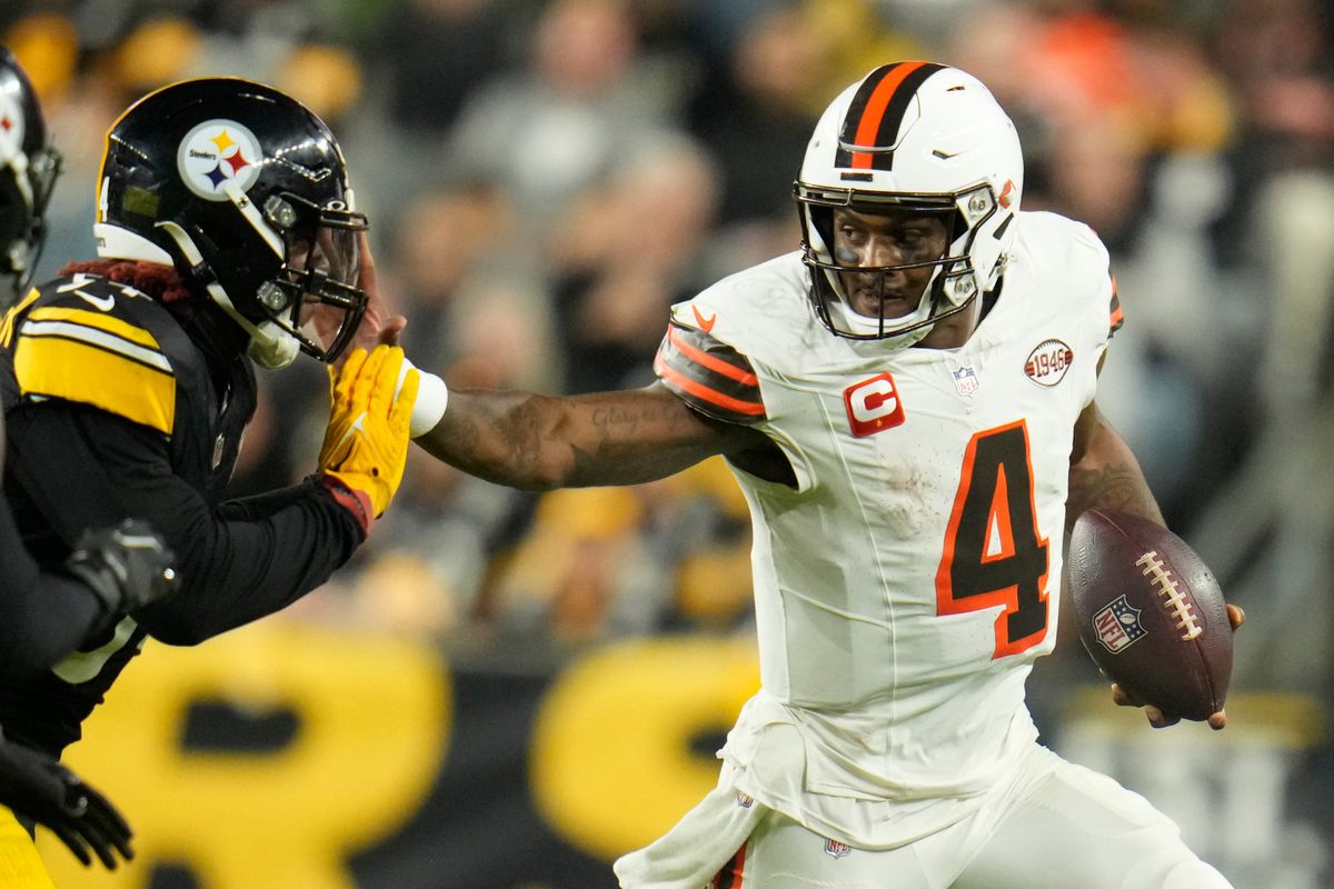 Deshaun Watson doesn’t just stiff-arm opponents — he also shoves refs