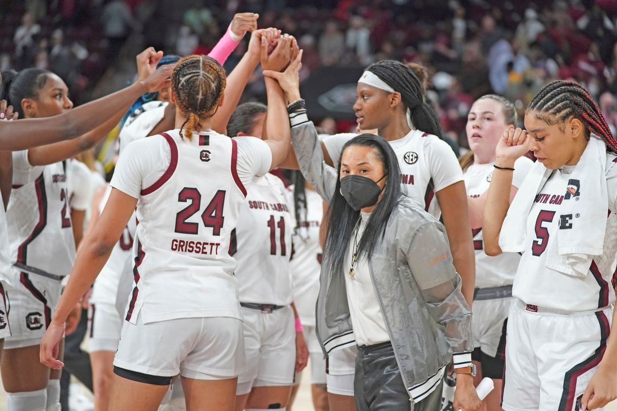 Dawn Staley has South Carolina rolling at 25-1.