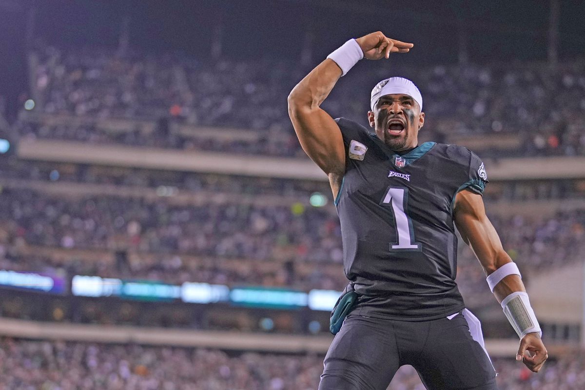 Eagles QB Jalen Hurts sporting the Bird’s black alternate jersey.