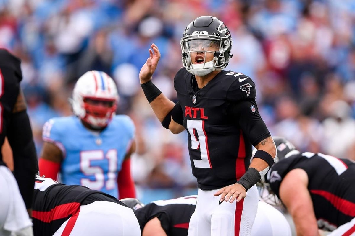 Oct 29, 2023; Nashville, Tennessee, USA; Atlanta Falcons quarterback Desmond Ridder (9) against the Tennessee Titans during the first half at Nissan Stadium.