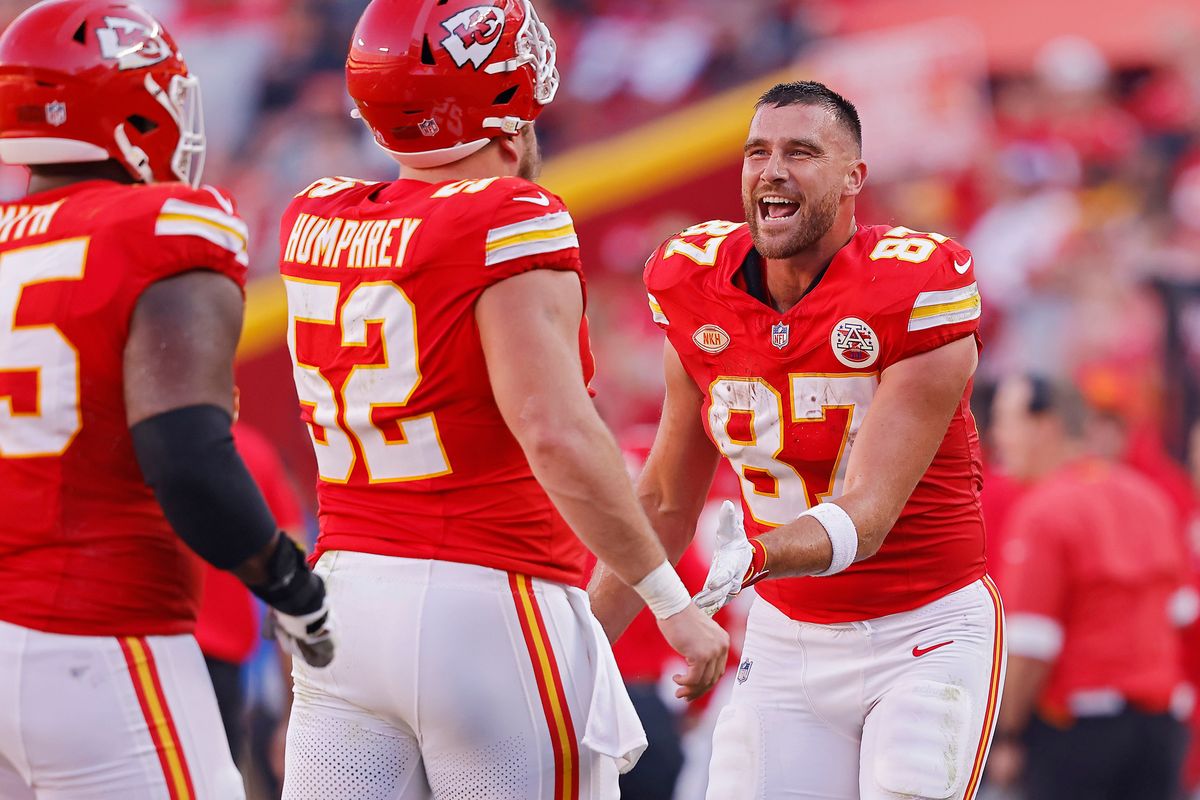 Travis Kelce acumuló 179 yardas el domingo.