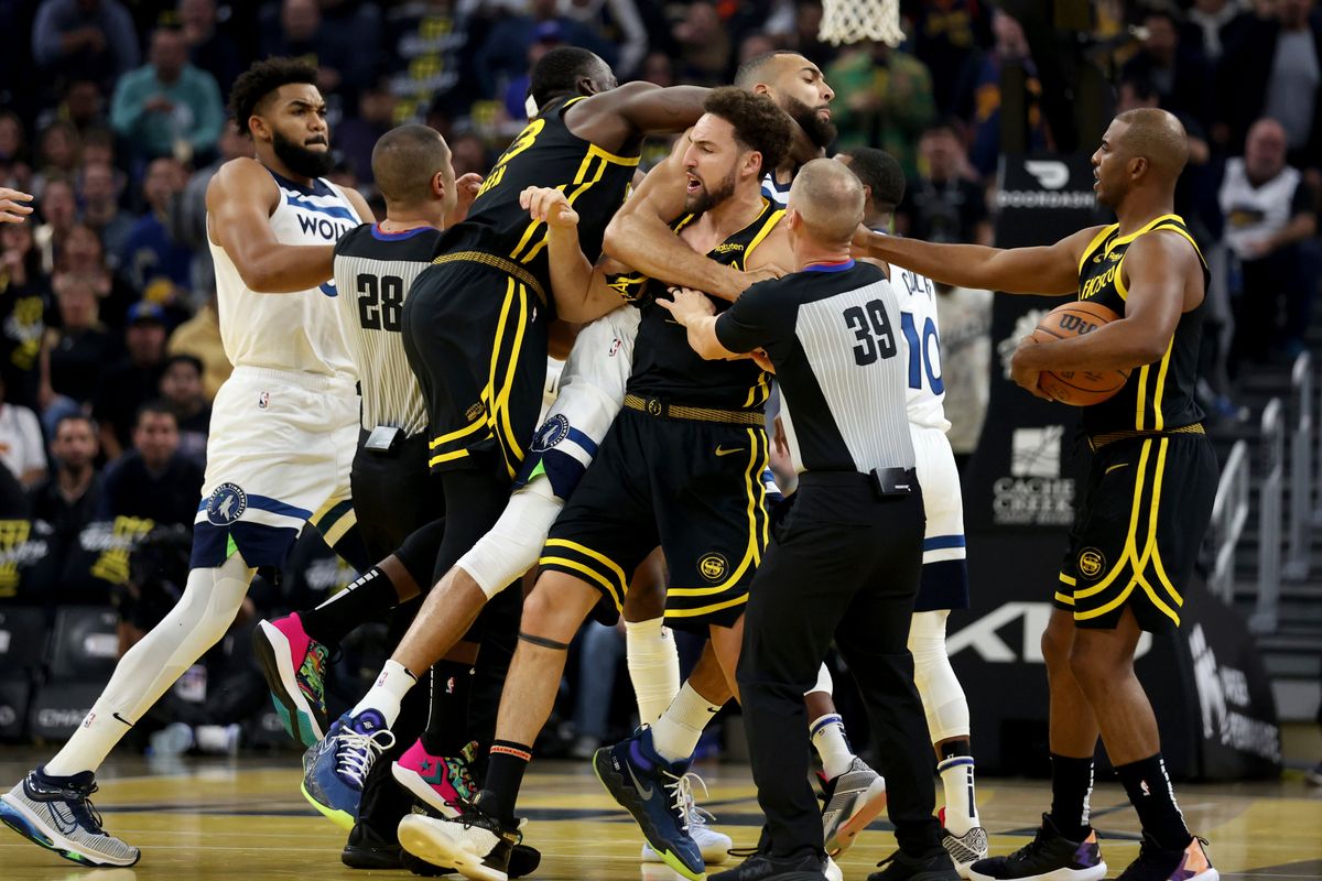 Draymond Green put Rudy Gobert in a chokehold