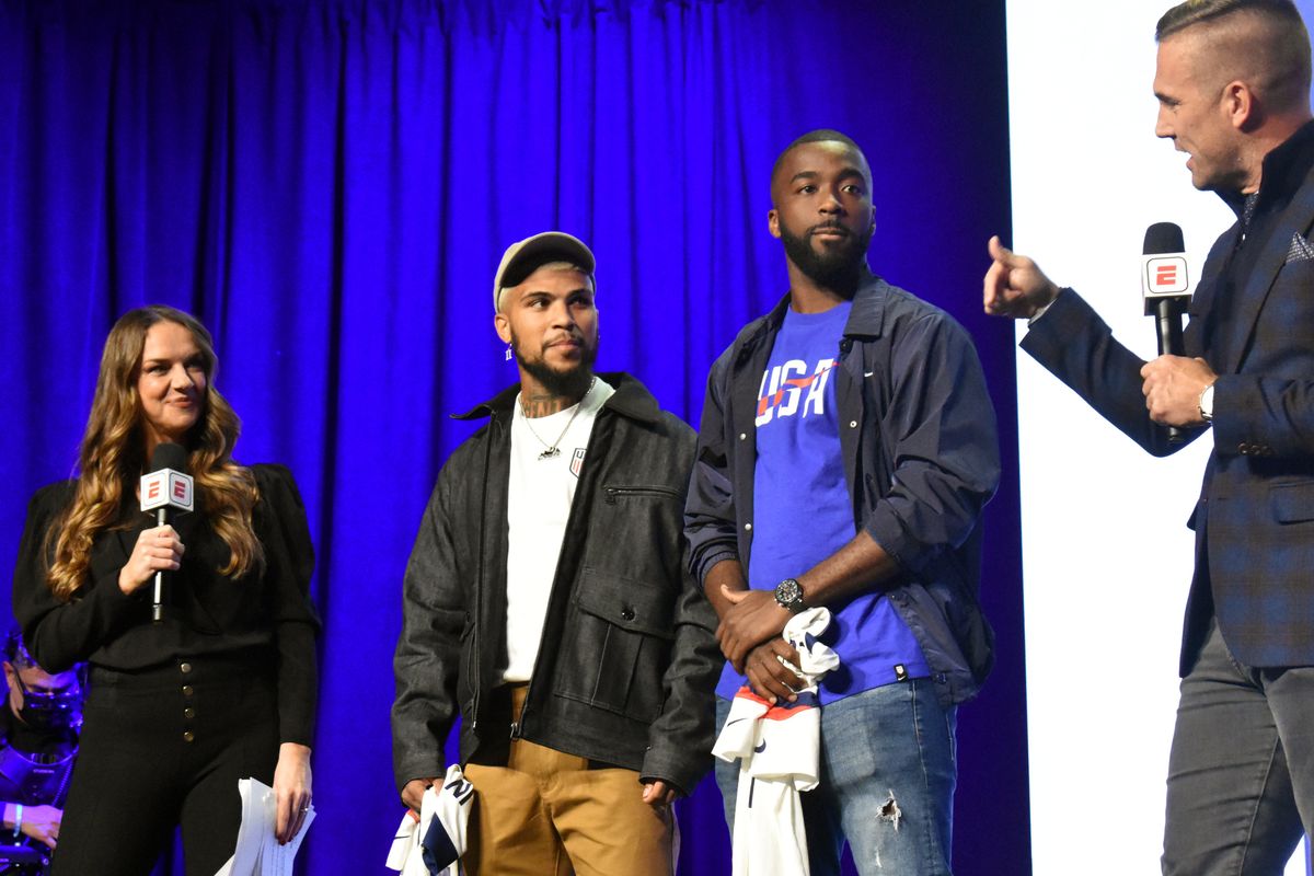 Shaq Moore (second from right)