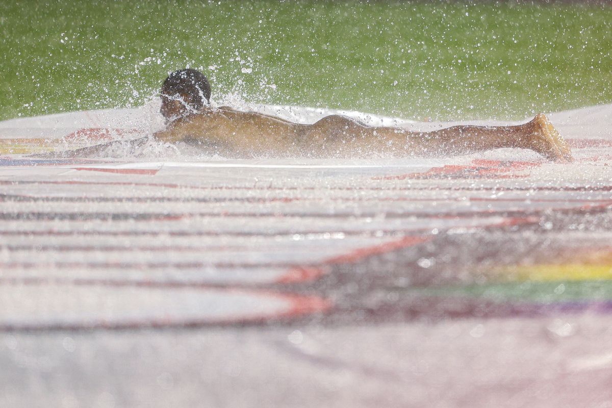 Safe! That was quite a slide by the Washington streaker.