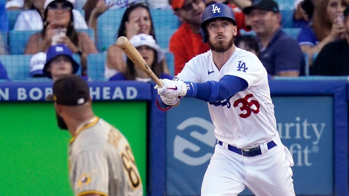 Cody Bellinger takes Luis Garcia and the Padres deep.
