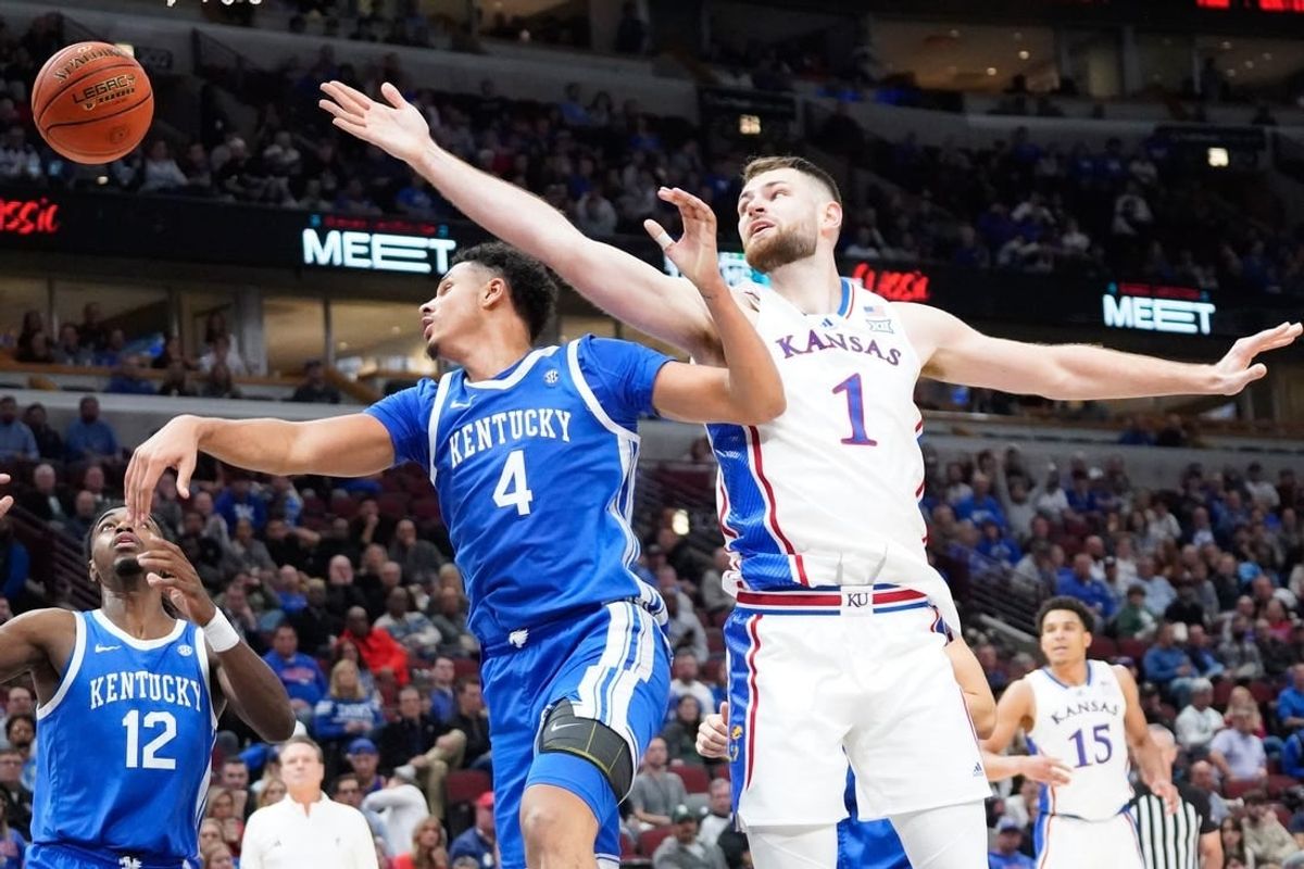 Nov 14, 2023; Chicago, Illinois, USA;  Kentucky Wildcats forward Tre Mitchell (4) defends Kansas Jayhawks center Hunter Dickinson (1) during the second half at United Center.
