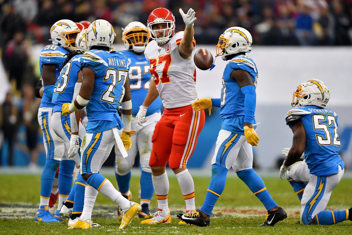 Travis Kelce (c.)