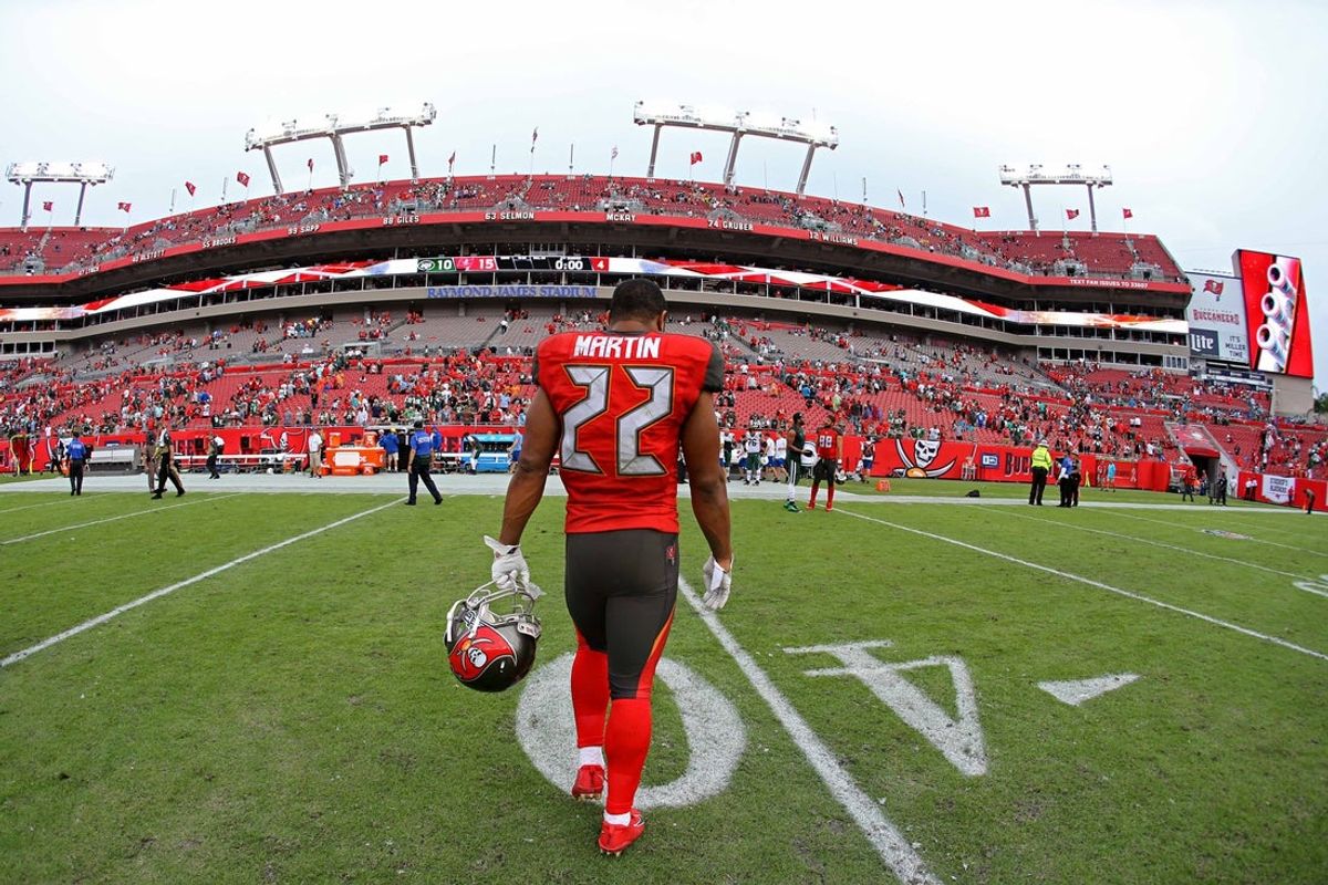 Nov 12, 2017; Tampa, FL, USA; Tampa Bay Buccaneers running back Doug Martin (22) against the New York Jets at Raymond James Stadium. Mandatory Credit: Aaron Doster-Imagn Images