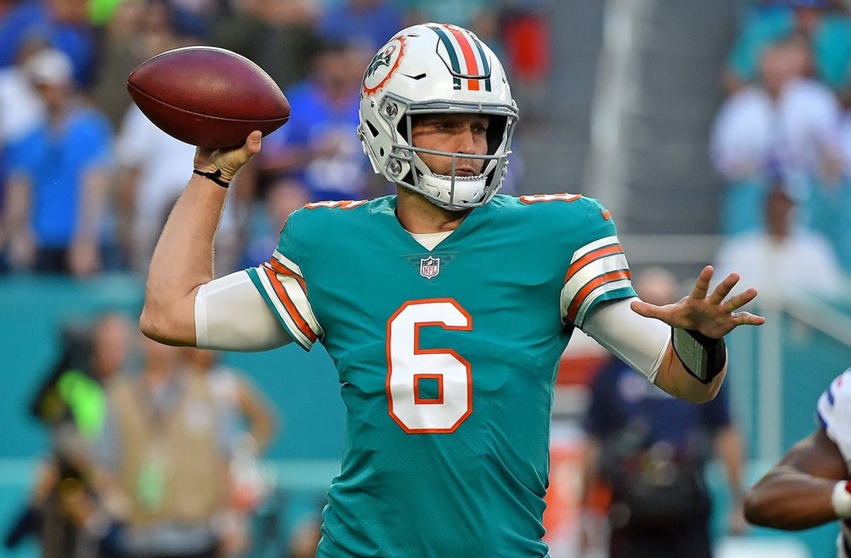 Dec 31, 2017; Miami Gardens, FL, USA; Miami Dolphins quarterback Jay Cutler (6) attempts a pass against the Buffalo Bills during the first half at Hard Rock Stadium. Mandatory Credit: Jasen Vinlove-Imagn Images
