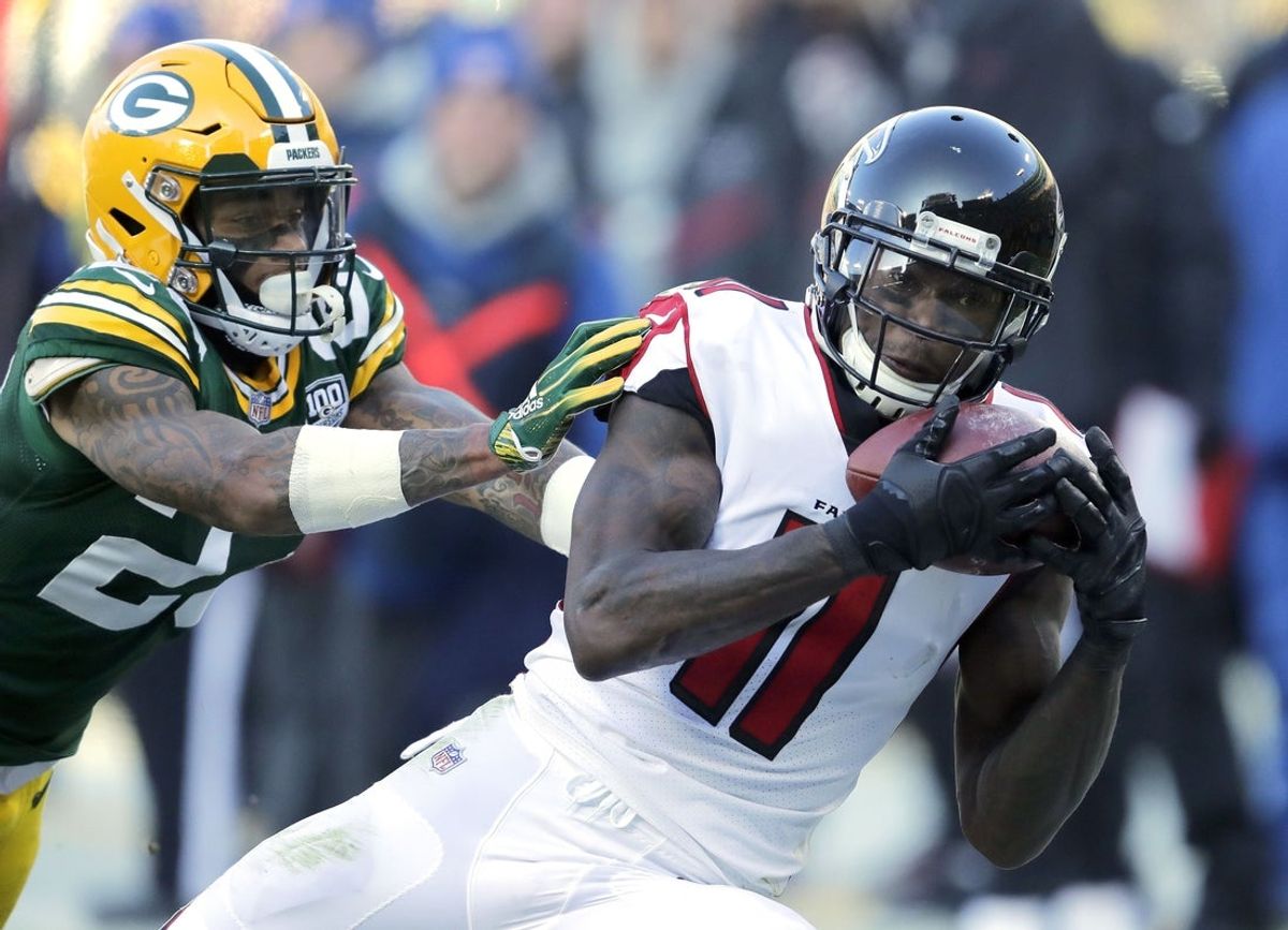 Atlanta Falcons wide receiver Julio Jones (11) pulls down a reception against Green Bay Packers cornerback Jaire Alexander (23) Sunday, December 9, 2018, at Lambeau Field in Green Bay, Wis. The play was called back due to a penalty.
Dan Powers/USA TODAY NETWORK-Wisconsin

Apc Packvsfalcons 120918 0549 Djp