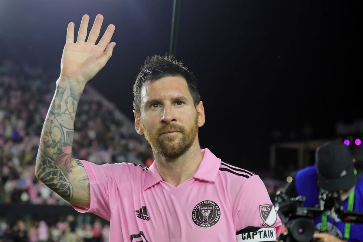 Oct 7, 2023; Fort Lauderdale, Florida, USA; Inter Miami CF forward Lionel Messi (10) acknowledges fans after the game against FC Cincinnati at DRV PNK Stadium.