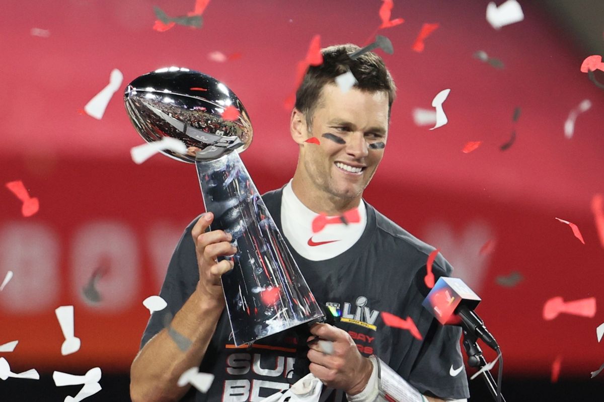 Feb 7, 2021; Tampa, FL, USA; Tampa Bay Buccaneers quarterback Tom Brady (12) hoists the Vince Lombardi Trophy after defeating the Kansas City Chiefs in Super Bowl LV at Raymond James Stadium.  Mandatory Credit: Matthew Emmons-Imagn Images