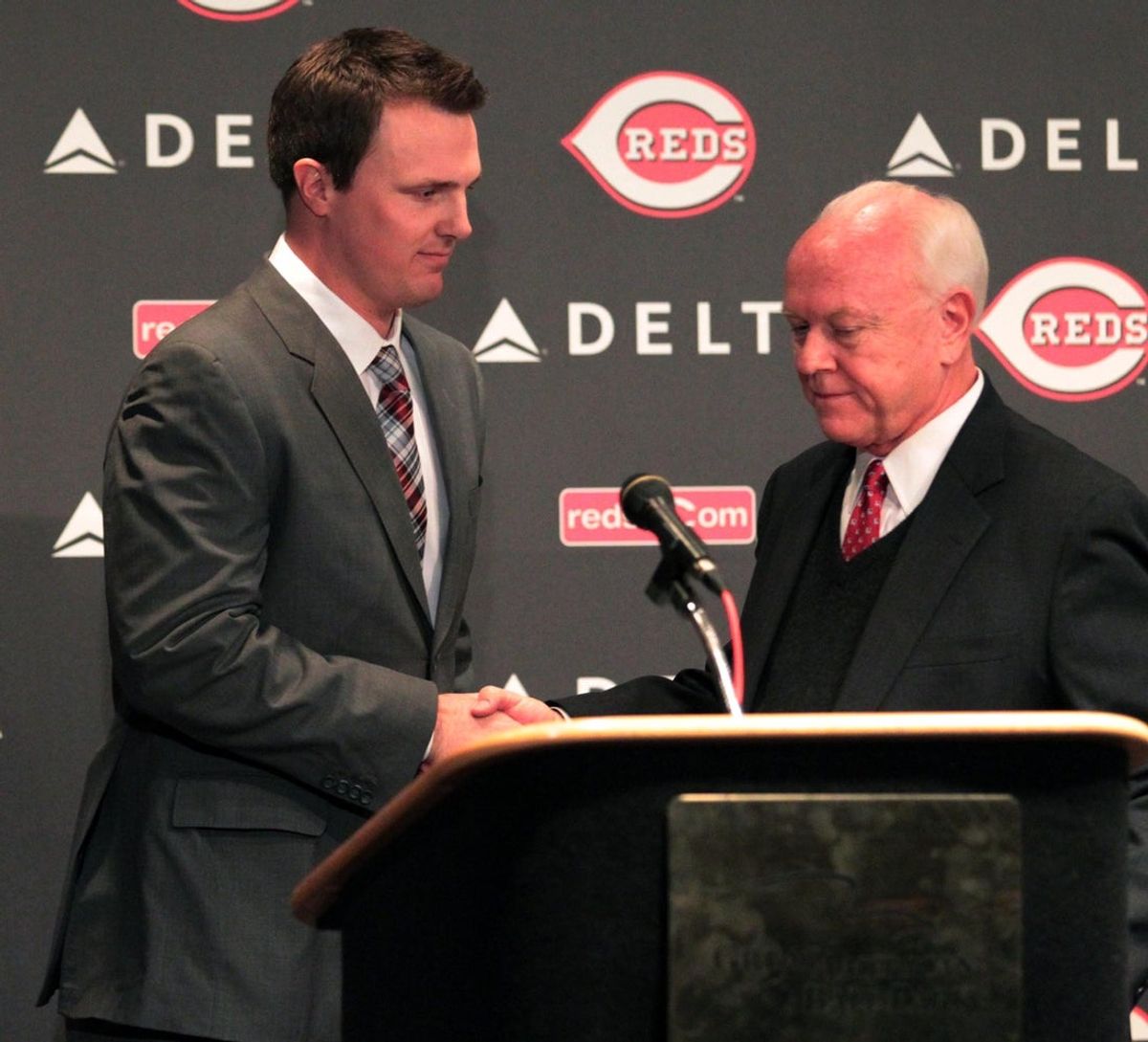 Cincinnati Reds Jay Bruce shakes hands with Reds General Manager Walt Jocketty on Dec. 14, 2010 during a meeting with the local press to talk about his signing a six-year contract extension.

Reds