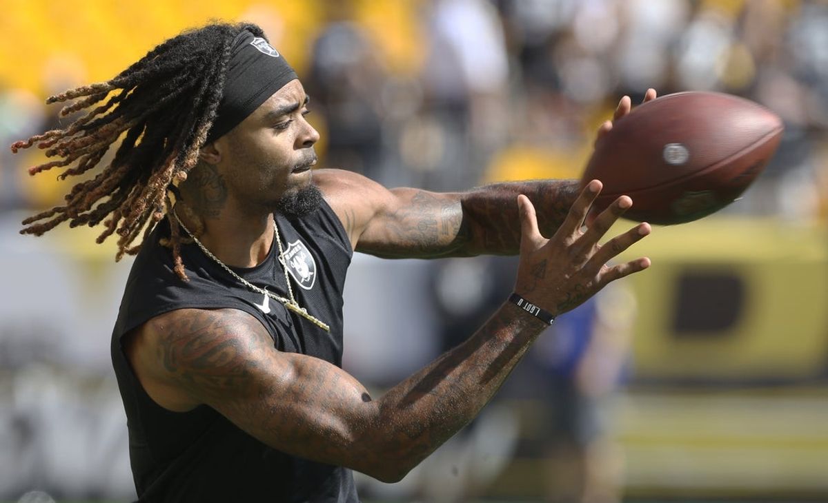 Sep 19, 2021; Pittsburgh, Pennsylvania, USA;  Las Vegas Raiders cornerback Damon Arnette (20) warms up before the game against the Pittsburgh Steelers at Heinz Field. Mandatory Credit: Charles LeClaire-Imagn Images