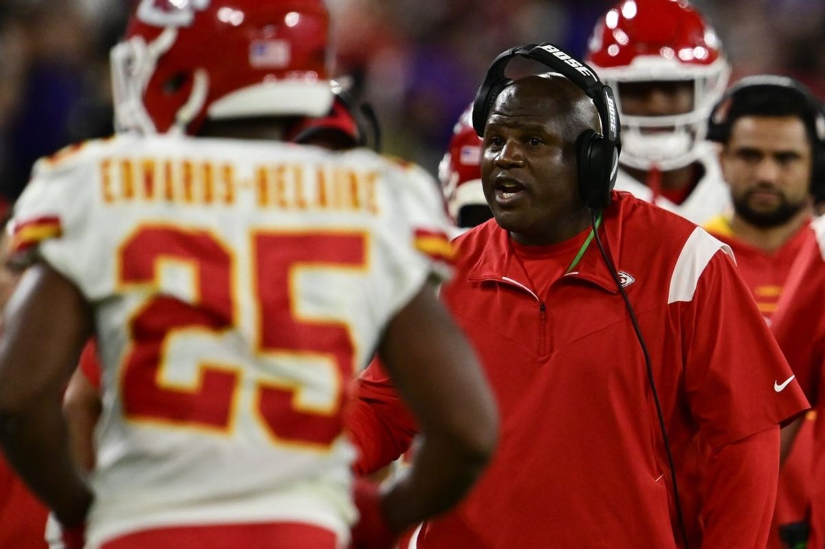 Sep 19, 2021; Baltimore, Maryland, USA;  Kansas City Chiefs offensive coordinator Eric Bieniemy  talks with players after the play during the first half against the Baltimore Ravens at M&T Bank Stadium. Mandatory Credit: Tommy Gilligan-Imagn Images