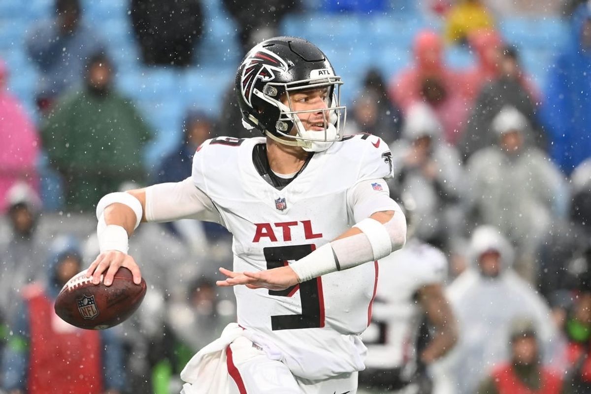 Dec 17, 2023; Charlotte, North Carolina, USA;  Atlanta Falcons quarterback Desmond Ridder (9) looks to pass in the third quarter at Bank of America Stadium.