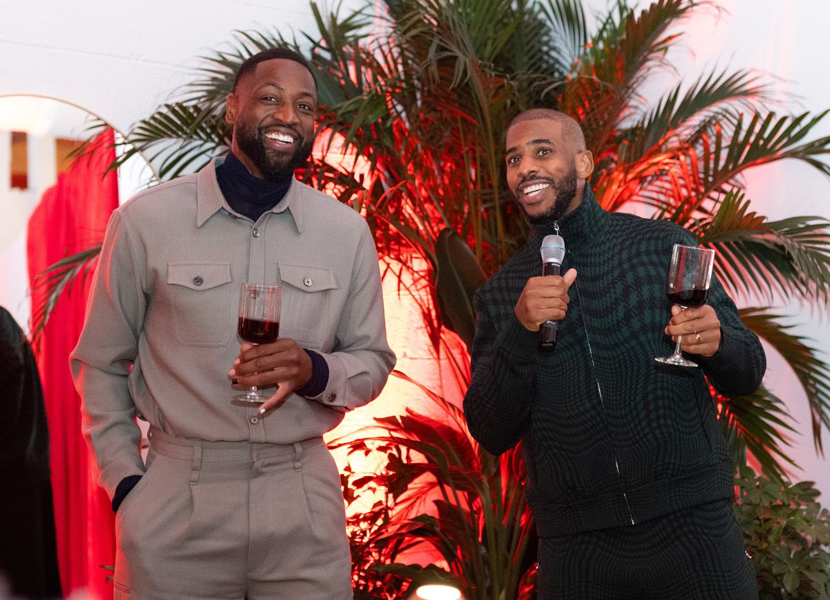 Dwyane Wade y Chris Paul asisten al Gentleman’s Supper Club durante el fin de semana All-Star de la NBA el 16 de febrero de 2024.