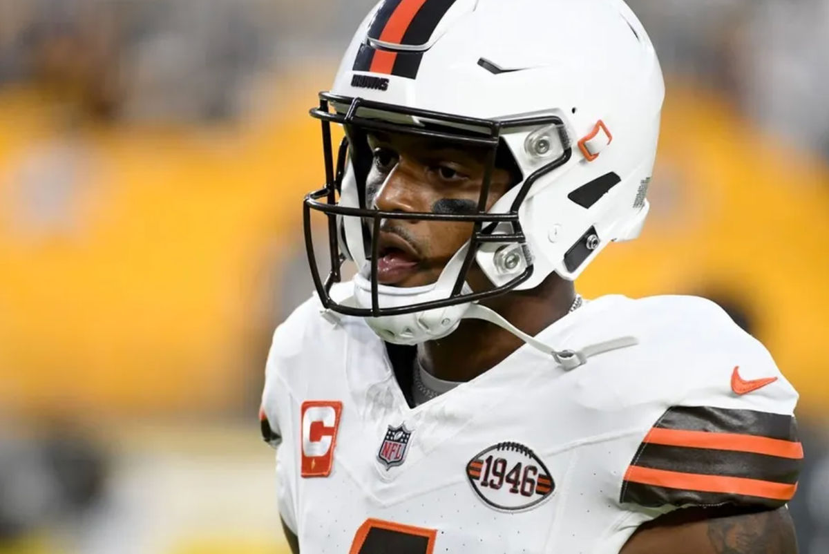 18 de setembro de 2023; Pittsburgh, Pensilvânia, EUA; O quarterback do Cleveland Browns, Deshaun Watson (4), se prepara para um jogo contra o Pittsburgh Steelers no Acrisure Stadium. créditos: Philip G. Pavely-USA TODAY Sports