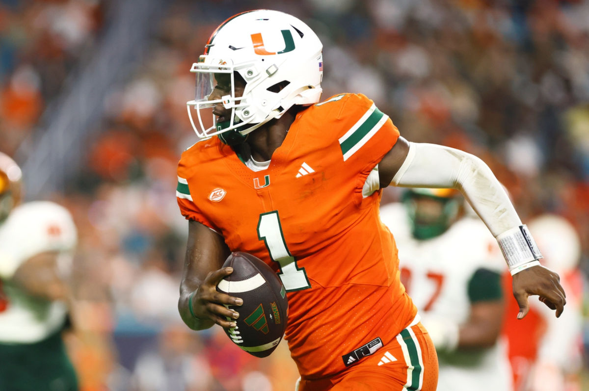 O quarterback de Miami Cameron Ward. FOTO USA Today Sports Images
