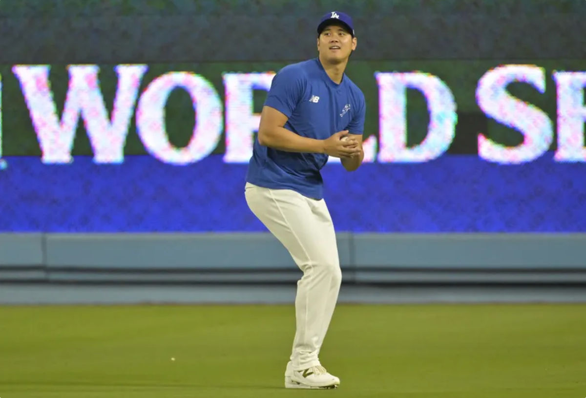24 de octubre de 2024; Los Ángeles, CA, EE. UU.; El bateador designado de Los Angeles Dodgers, Shohei Ohtani (17), durante el entrenamiento del equipo antes del primer juego de la Serie Mundial contra los New York Yankees en el Dodger Stadium. Crédito obligatorio: Jayne Kamin-Oncea-Imagn Images