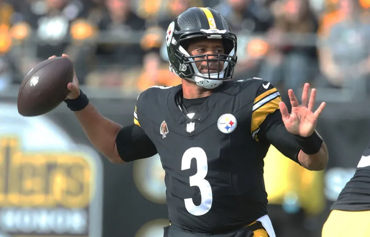 Nov 17, 2024; Pittsburgh, Pennsylvania, USA; Pittsburgh Steelers quarterback Russell Wilson (3) passes against the Baltimore Ravens during the first quarter at Acrisure Stadium. Mandatory Credit: Charles LeClaire-Imagn Images