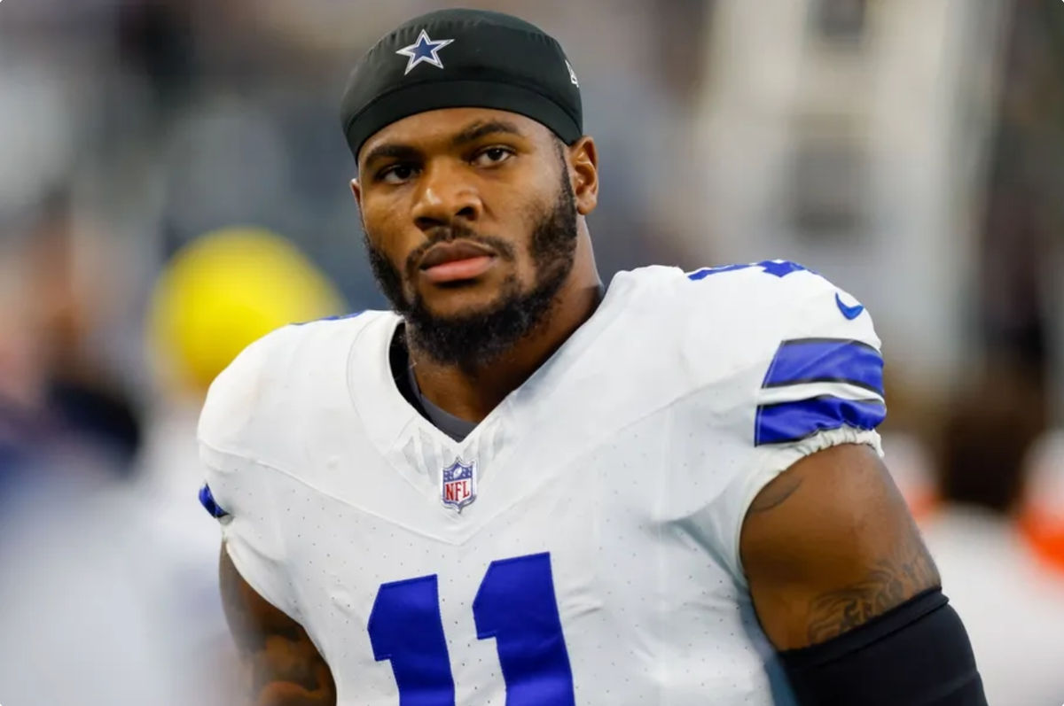 22 de setembro de 2024; Arlington, Texas, EUA; O linebacker do Dallas Cowboys, Micah Parsons (11), olha antes do jogo contra o Baltimore Ravens no AT&T Stadium. Crédito obrigatório: Andrew Dieb-Imagn Images