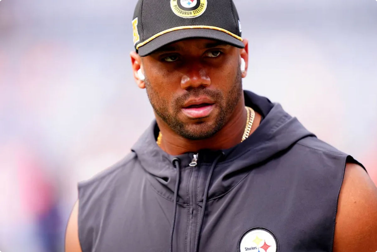15 de septiembre de 2024; Denver, Colorado, EE. UU.; El mariscal de campo de los Pittsburgh Steelers, Russell Wilson (3), antes de un partido contra los Denver Broncos en el Empower Field de Mile High. Crédito obligatorio: Ron Chenoy-Imagn Images