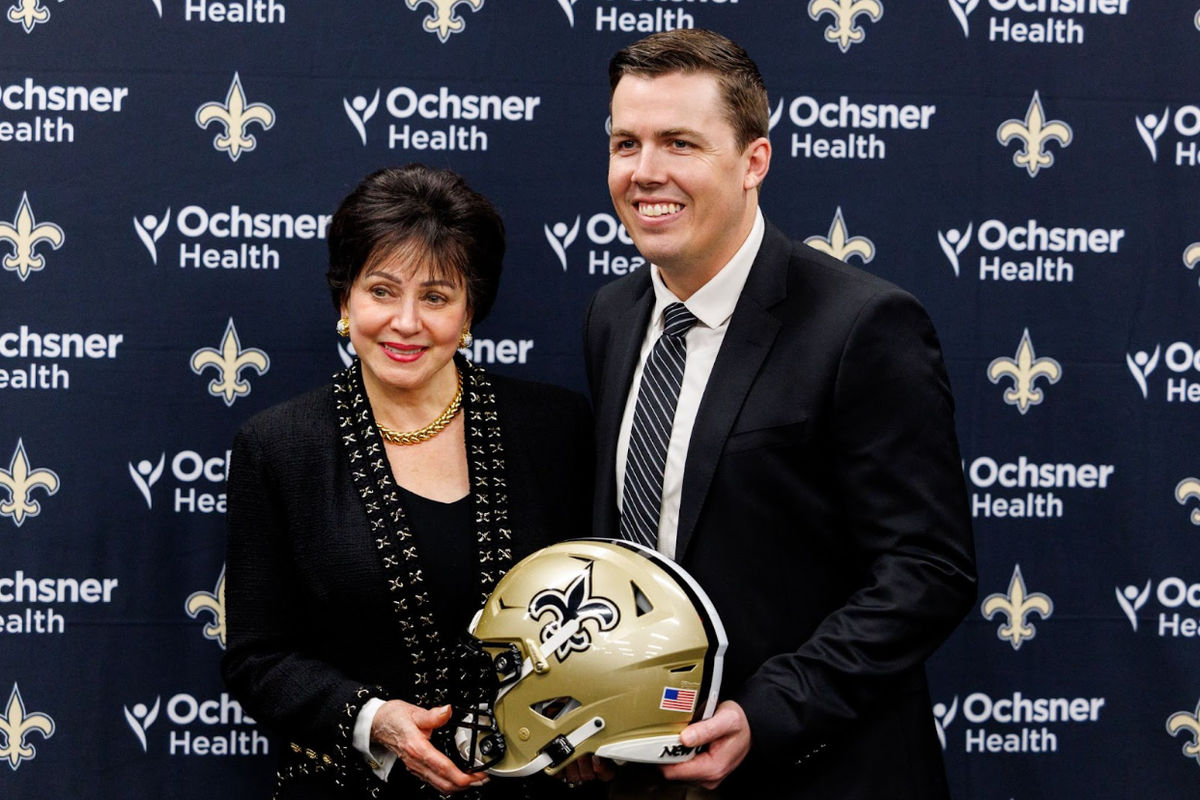 Kellen Moore é apresentado como treinador principal do New Orleans Saints. (Foto de Stephen Lew — Imagn Images)