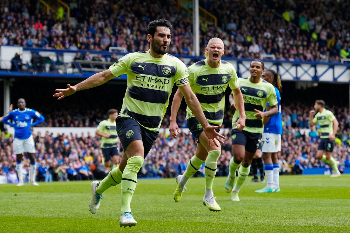 Ilkay Gündoğan (left) celebrates his goal.