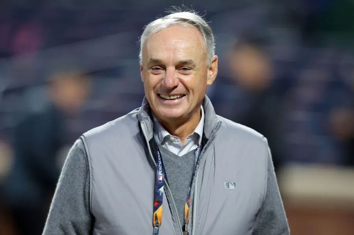 16 de octubre de 2024; Nueva York, EE. UU.; El comisionado de la MLB, Rob Manfred, antes del tercer juego de la Serie de Campeonato de la Liga Nacional (NLCS) de los playoffs de la MLB de 2024 en el Citi Field. Crédito obligatorio: Brad Penner-Imagn Images