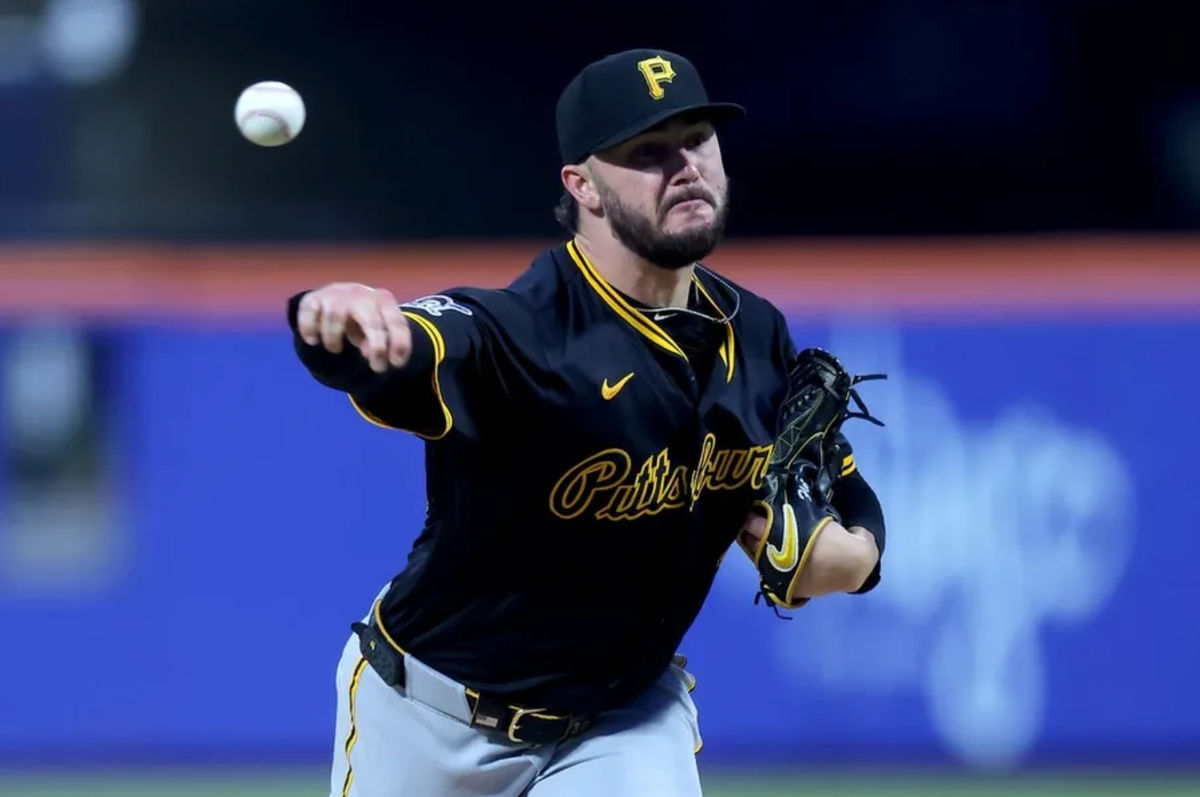 12 de mayo de 2025; Nueva York, EE. UU.; El lanzador abridor de los Piratas de Pittsburgh, Paul Skenes (30), lanza contra los Mets de Nueva York durante la tercera entrada en el Citi Field. Crédito obligatorio: Brad Penner-Imagn Images
