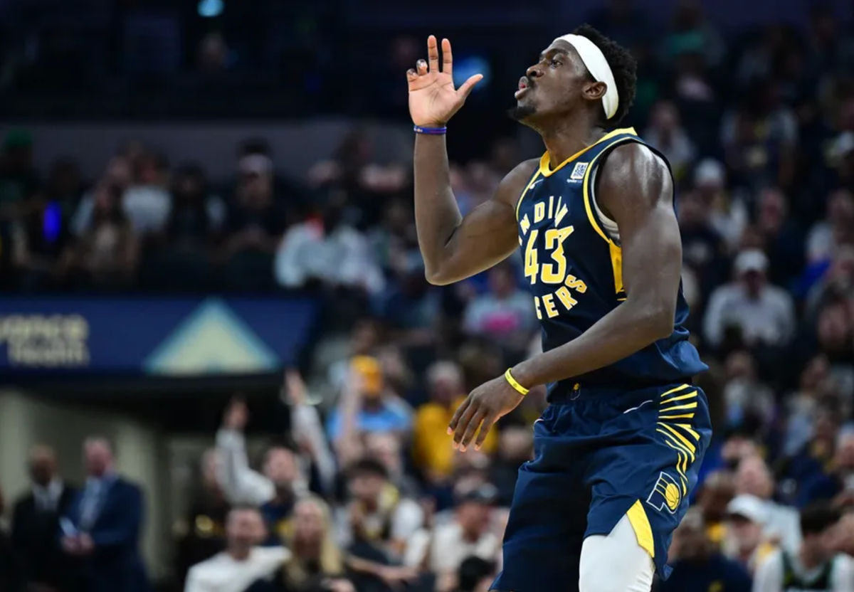 30 de octubre de 2024; Indianápolis, Indiana, EE. UU.; El alero de los Indiana Pacers, Pascal Siakam (43), celebra algunos puntos durante el segundo cuarto contra los Boston Celtics en el Gainbridge Fieldhouse. Crédito obligatorio: Marc Lebryk-Imagn Images