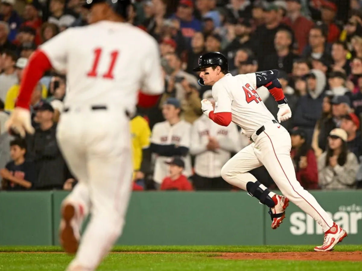 9 de junio de 2025; Boston, Massachusetts, EE. UU.; El jardinero derecho de los Boston Red Sox, Roman Anthony (48), impulsa una carrera contra los Tampa Bay Rays durante la novena entrada en Fenway Park. Crédito obligatorio: Brian Fluharty-Imagn Images