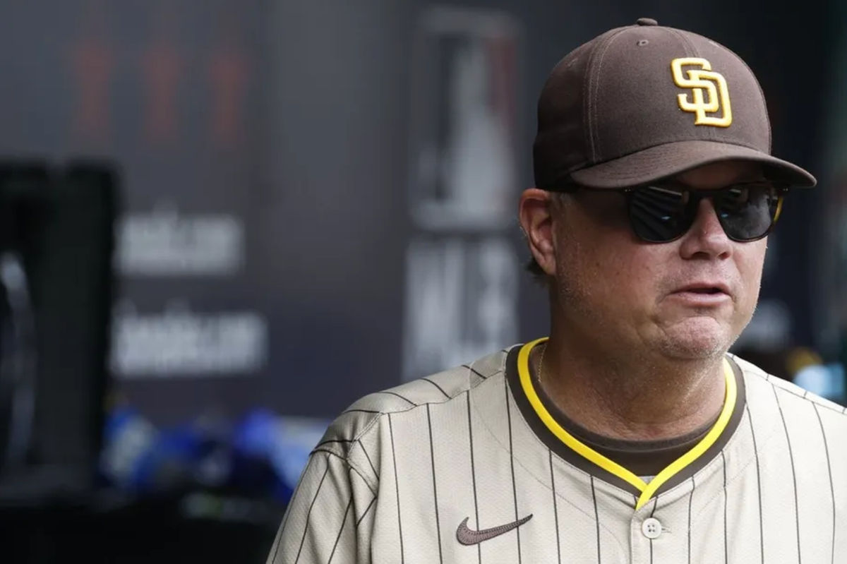 20 de julho de 2025; Washington, Distrito de Columbia, EUA; O técnico do San Diego Padres, Mike Shildt (8), está no banco de reservas antes do jogo dos Padres contra o Washington Nationals no Nationals Park. Crédito obrigatório: Geoff Burke-Imagn Images