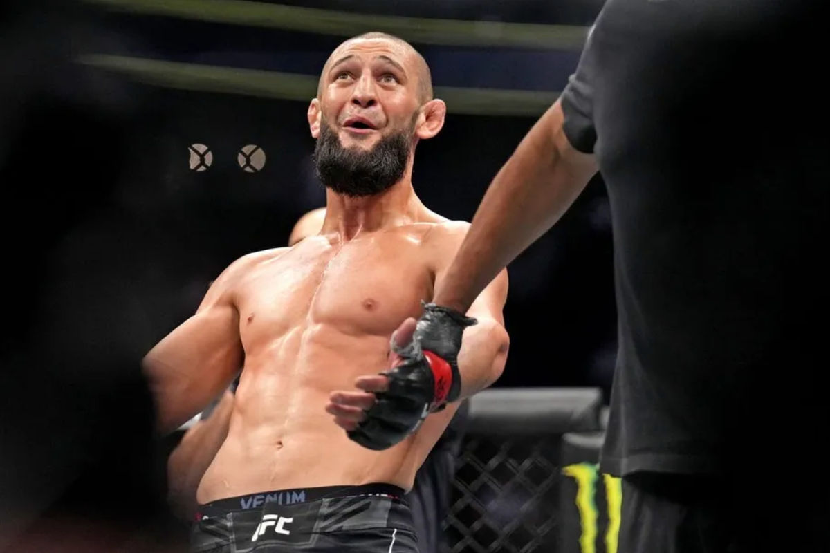 Sep 10, 2022; Las Vegas, Nevada, USA; Khamzat Chimaev (red gloves) fights Kevin Holland (blue gloves) during UFC 279 at T-Mobile Arena. Mandatory Credit: Joe Camporeale-USA TODAY Sports