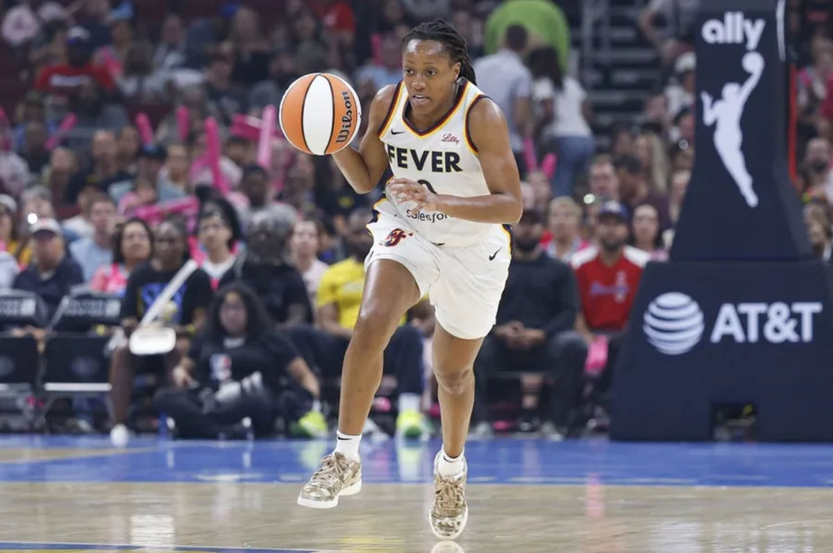 Jul 27, 2025; Chicago, Illinois, USA; Indiana Fever guard Kelsey Mitchell (0) brings the ball up court against the Chicago Sky during the first half at United Center. Mandatory Credit: Kamil Krzaczynski-Imagn Images