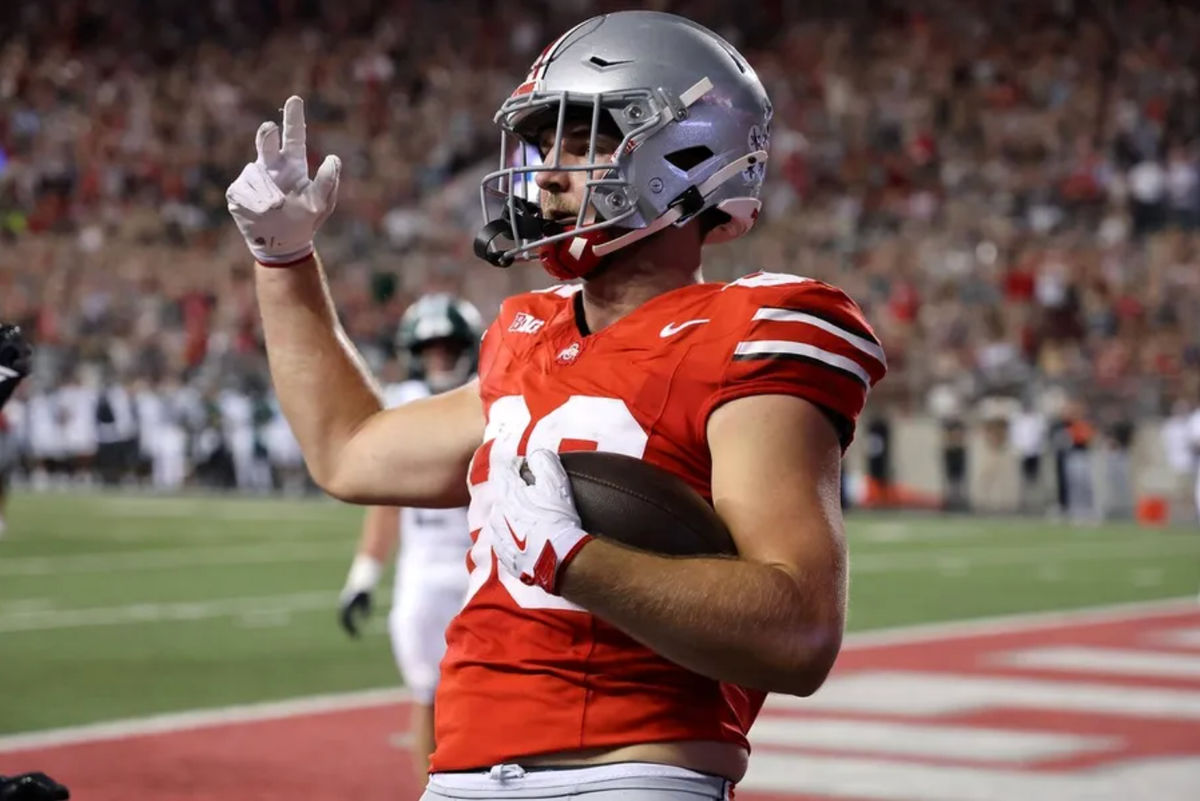 13 de septiembre de 2025; Columbus, Ohio, EE. UU.; El ala cerrada de los Ohio State Buckeyes, Max Klare (86), celebra su touchdown durante el segundo cuarto contra los Ohio Bobcats en el Estadio de Ohio. Crédito obligatorio: Joseph Maiorana-Imagn Images