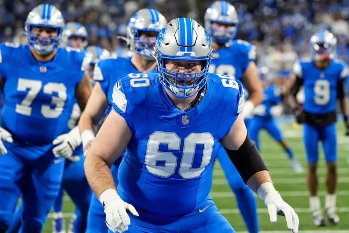 Detroit Lions guard Graham Glasgow (60) warms up before the NFC divisional round at Ford Field in Detroit on Saturday, Jan. 18, 2025. PHOTO USA TODAY SPORTS IMAGES
