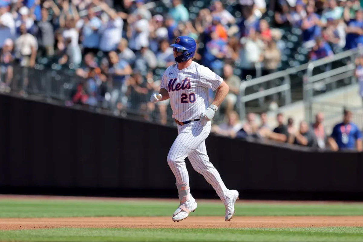 Sep 18, 2025; New York City, New York, USA; New York Mets first baseman Pete Alonso (20) rounds the bases after hitting a solo home run against the San Diego Padres during the first inning at Citi Field. Mandatory Credit: Brad Penner-Imagn Images