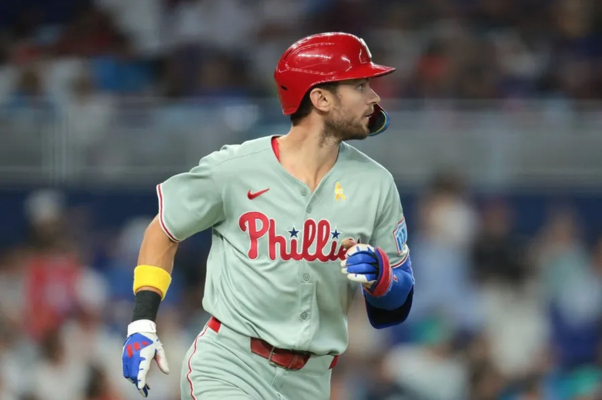 7 de septiembre de 2025; Miami, Florida, EE. UU.; El campocorto de los Filis de Filadelfia, Trea Turner (7), recorre las bases tras conectar un jonrón contra los Marlins de Miami durante la sexta entrada en el LoanDepot Park. Crédito obligatorio: Sam Navarro-Imagn Images.