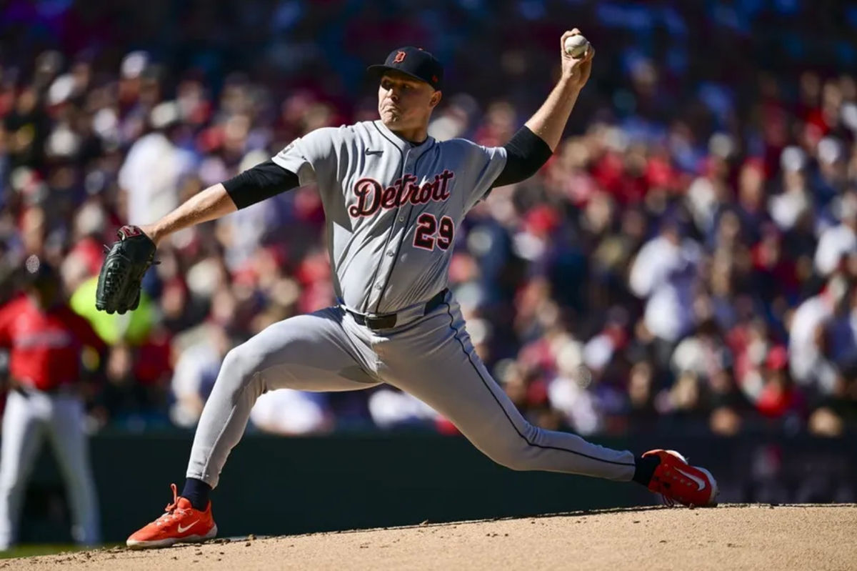 30 de septiembre de 2025; Cleveland, Ohio, EE. UU.; El lanzador de los Tigres de Detroit, Tarik Skubal (29), lanza en la primera entrada contra los Guardianes de Cleveland durante el primer juego de la ronda de comodines de los playoffs de la MLB de 2025 en el Progressive Field. Crédito obligatorio: David Dermer-Imagn Images