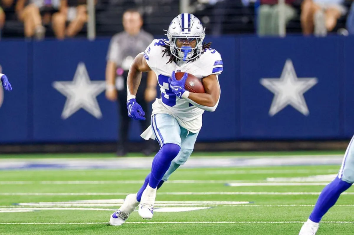 Aug 22, 2025; Arlington, Texas, USA; Dallas Cowboys running back Jaydon Blue (34) carries the ball during the fourth quarter against the Atlanta Falcons at AT&T Stadium. Mandatory Credit: Andrew Dieb-Imagn Images