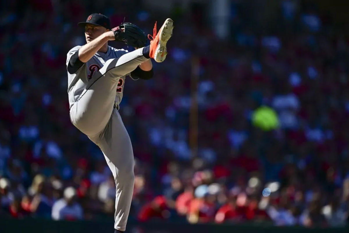 30 de septiembre de 2025; Cleveland, Ohio, EE. UU.; El lanzador de los Tigres de Detroit, Tarik Skubal (29), lanza contra los Guardianes de Cleveland en la quinta entrada del primer juego de la ronda de comodines de los playoffs de la MLB de 2025 en el Progressive Field. Crédito obligatorio: David Dermer-Imagn Images