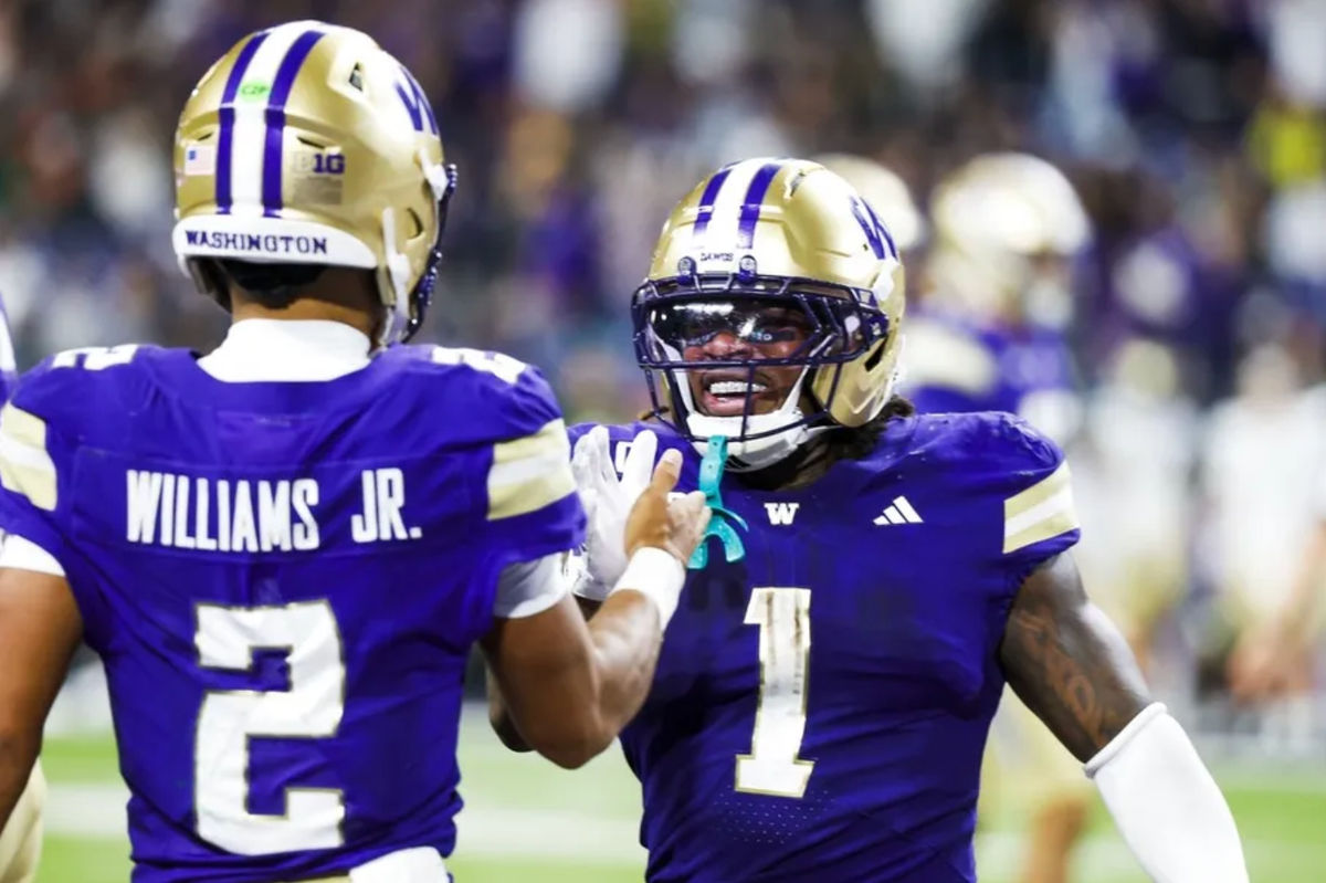 30 de agosto de 2025; Seattle, Washington, EE. UU.; El corredor de los Washington Huskies, Jonah Coleman (1), reacciona tras anotar un touchdown contra los Colorado State Rams durante el último cuarto en el Husky Stadium. Crédito obligatorio: Joe Nicholson-Imagn Images